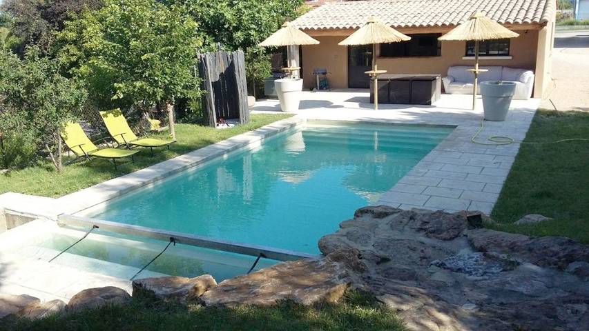 Gîte pour 4 personnes, avec vue et terrasse ainsi que piscine et jardin à Valréas - 3