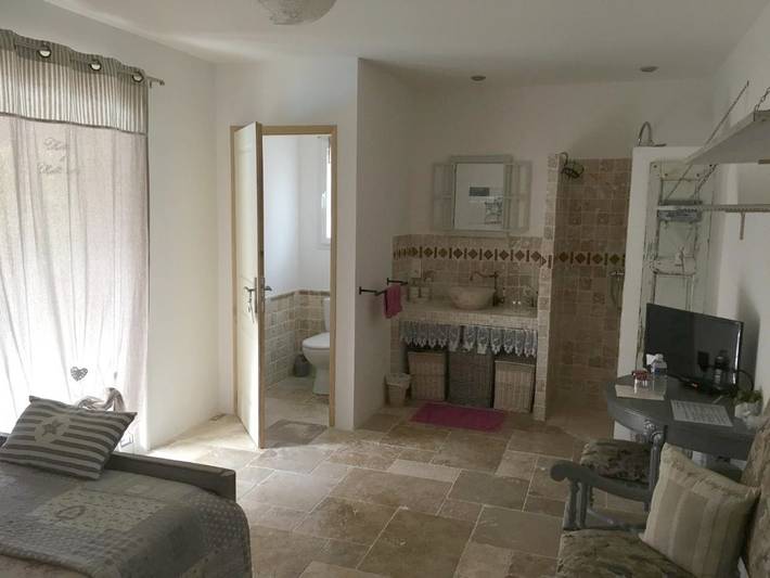 Chambre d’hôte pour 2 personnes, avec Terrasse et Jacuzzi ainsi que Jardin et Piscine à Callas
