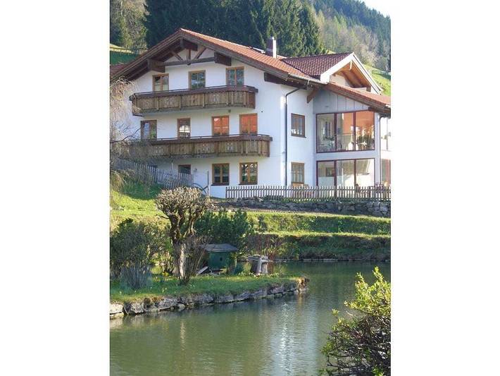 Ferienhaus für 4 Personen, mit Terrasse und Garten in Rettenberg