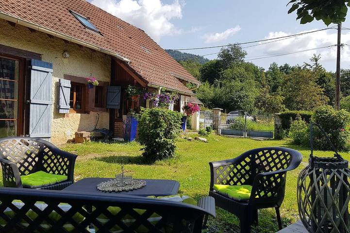 Location de vacances pour 6 personnes, avec jardin et terrasse dans Vescemont