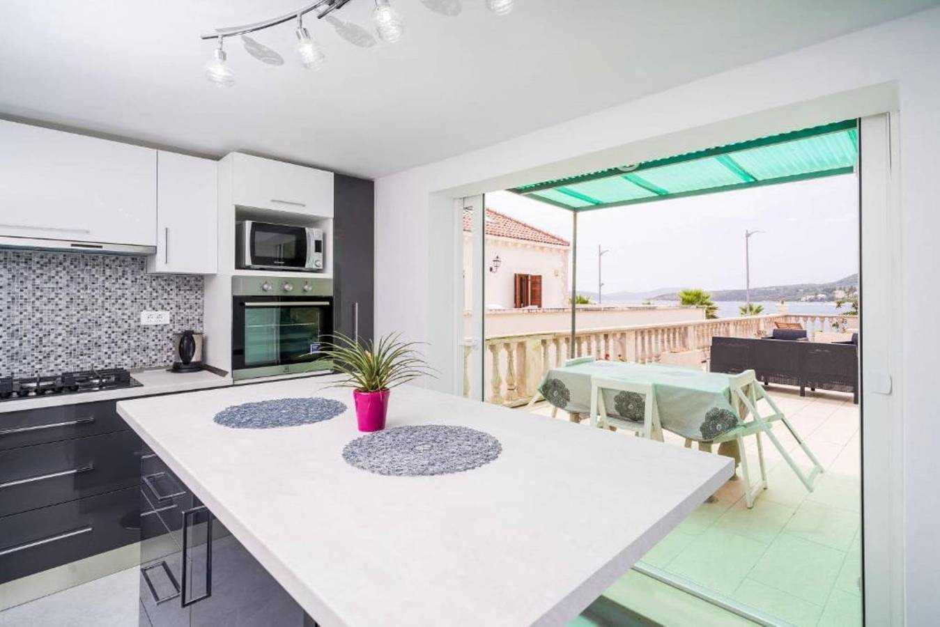Ganze Wohnung, Top Location Three Bedroom Apartment in Slano, Dubrovnik-Neretva