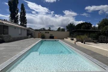 Gîte pour 4 personnes, avec piscine ainsi que jardin et balcon, animaux acceptés à Ghisonaccia