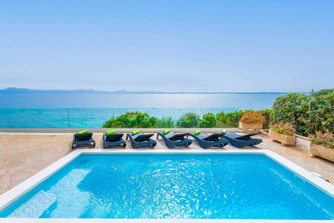 Villa Can Torrens - Chalet con piscina privada con vistas al mar en Alcanada y Wifi Gratis in Alcanada, Alcúdia