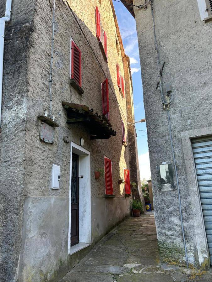 Gîte pour 5 personnes, avec terrasse et vue, animaux acceptés à Valduggia