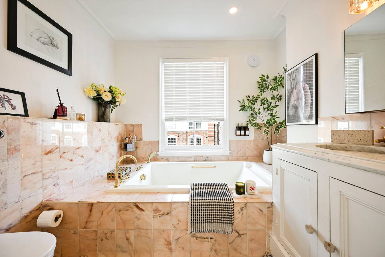 2 Bed Luxury Chelsea Townhouse Sleeps 5 in Kensington y Chelsea, Londres