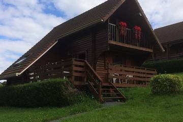 Maison de campagne pour 5 personnes, avec jardin ainsi que piscine et balcon dans Lac de la Dathée