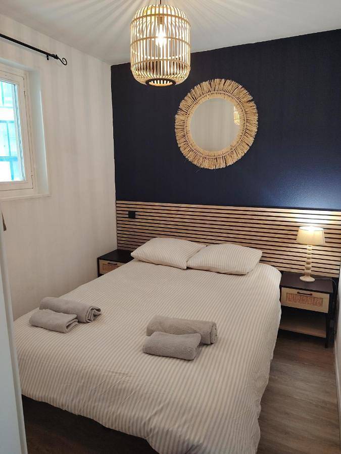Appartement entier, Superbe appartement en face de la plage avec piscine sauna et petite vue mer in Plougonvelin, Région de Brest