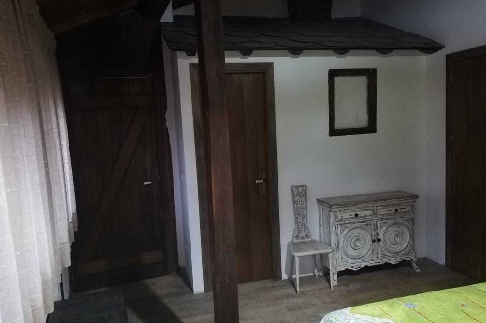 Light room in Rubiá, Ourense Region