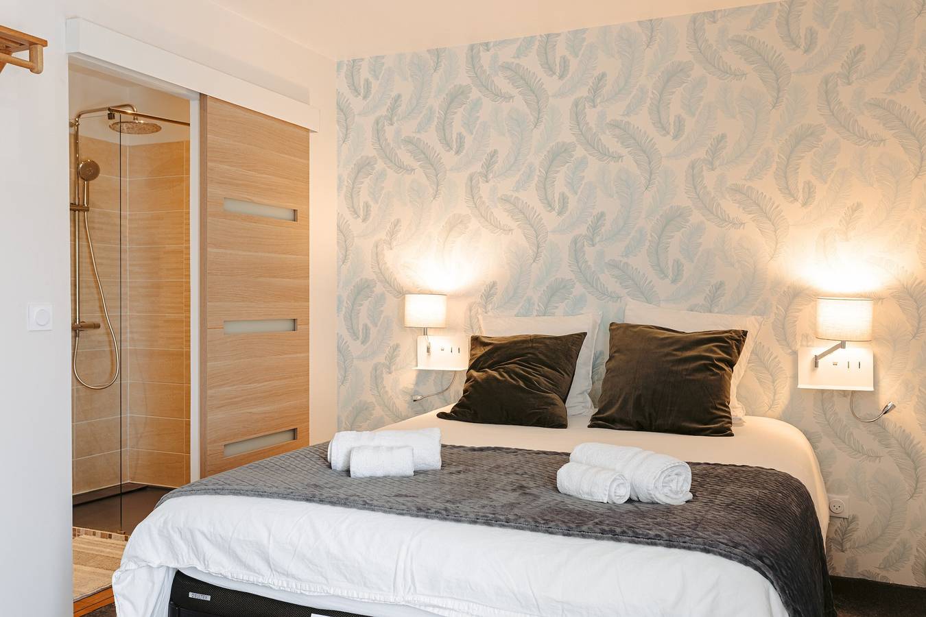 Chambre Ava Rose – Douceur, Élégance et Bien-être in Aigrefeuille-d'Aunis, Région de Rochefort