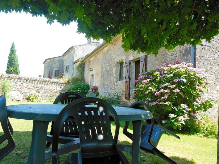 Gîte pour 4 personnes, avec vue et jardin à Gavaudun