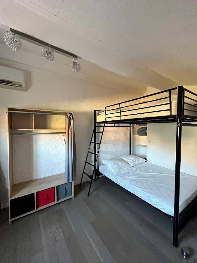 Gîte pour 7 personnes, avec balcon et vue dans Gare du Club Med Cocody - 2