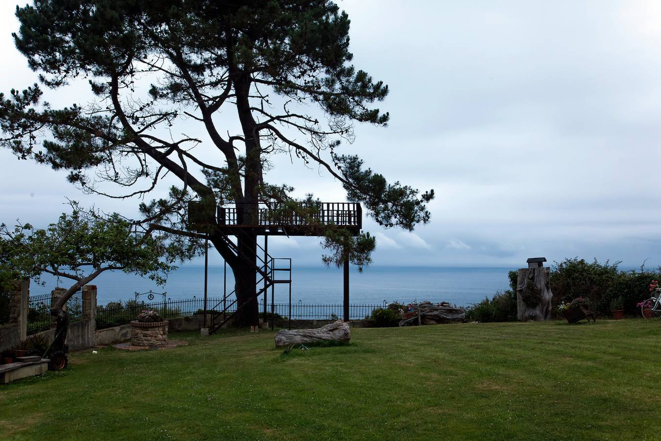 Villa 'Quintes' with Sea View, Private Terrace and Wi-Fi in Villaviciosa, Costa Verde (Spain)