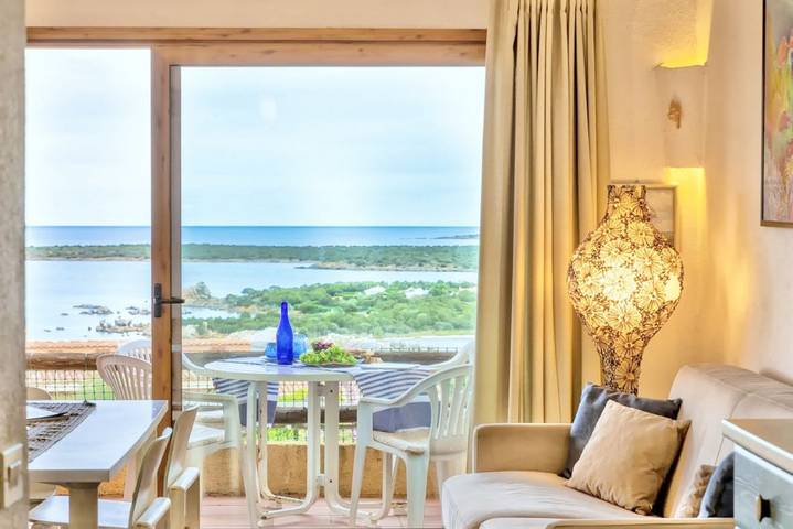 Appartamento per 6 persone, con balcone/terrazza e vista oceano nonché piscina in Golfo di Marinella