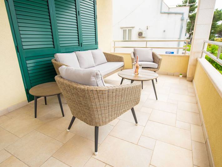 Ferienwohnung für 7 Personen, mit Balkon und Terrasse in Makarska - 4