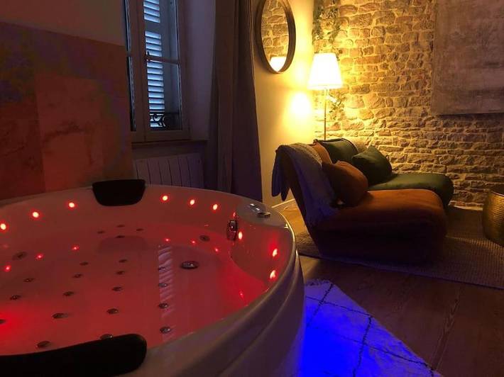 Gîte pour 2 personnes, avec Jacuzzi et Vue à Mâcon - 4