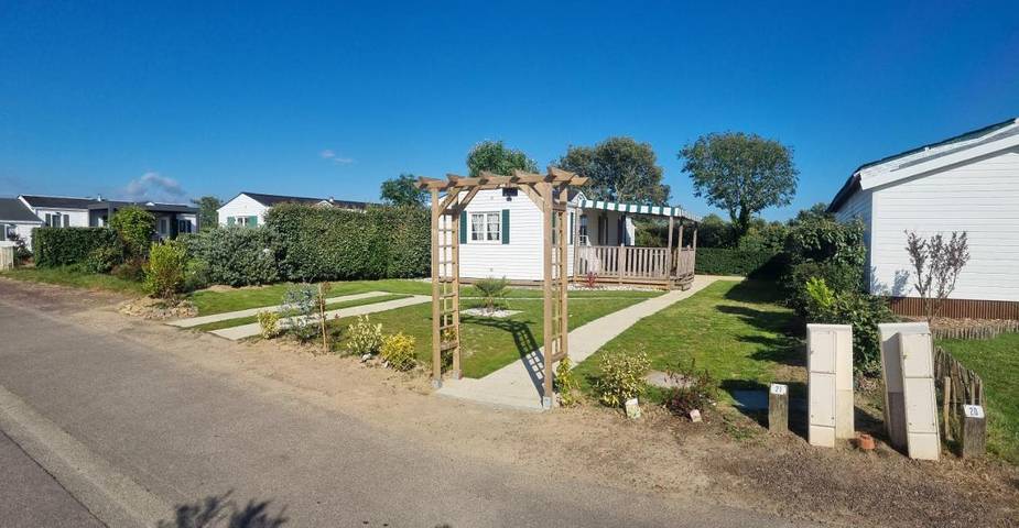 Parc de vacances pour 6 personnes, avec vue ainsi que piscine et jardin, animaux acceptés en Vendée