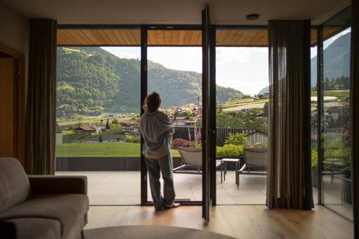 Ferienwohnung für 6 Personen, mit Ausblick und Garten sowie Pool in Algund