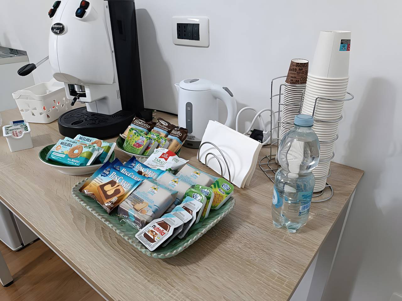 Guest House 'The White House' with Mountain View, Wi-Fi and Air Conditioning in Mercato San Severino, Salerno Province