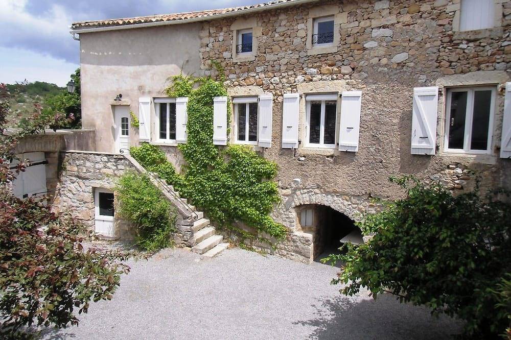 Maison en pierre indépendante de 8/10 pers. à proximité de la rivière Chassezac in Berrias-et-Casteljau, Parc national des Cévennes