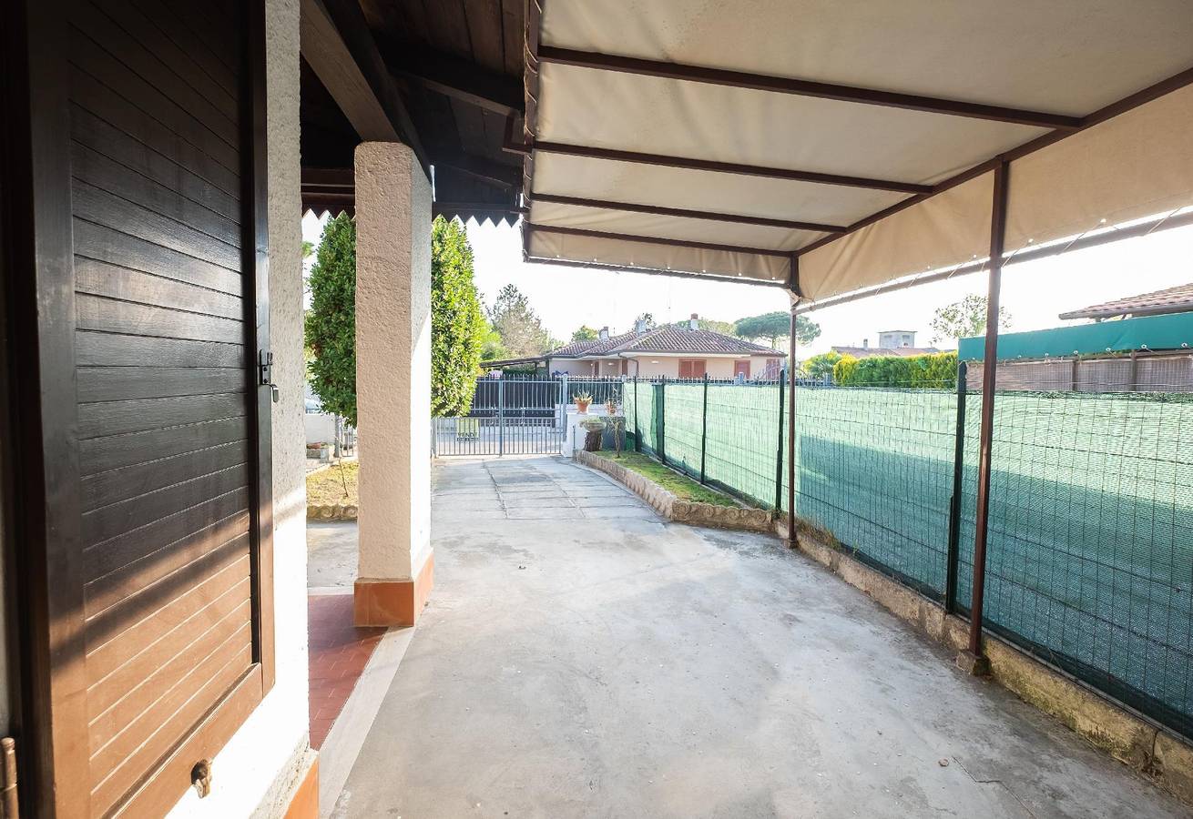 Vertical corner house with two bathrooms in Lido delle Nazioni, Provincia de Ferrara