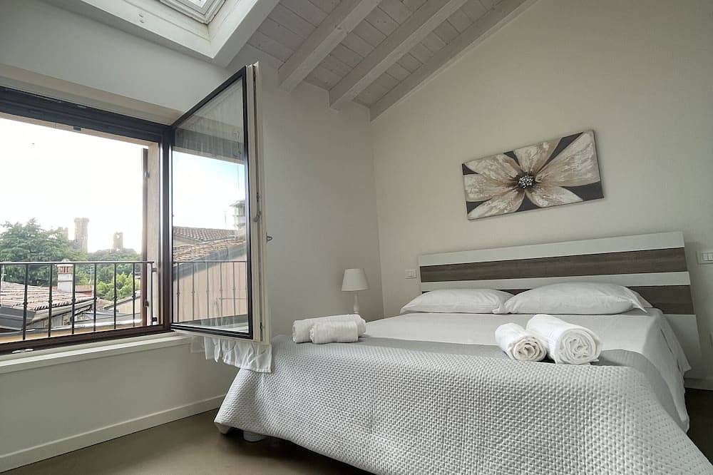 Entire apartment, Apartment 'Appartamento Matteo' with Wi-Fi and Air Conditioning in Valeggio sul Mincio, Verona Province