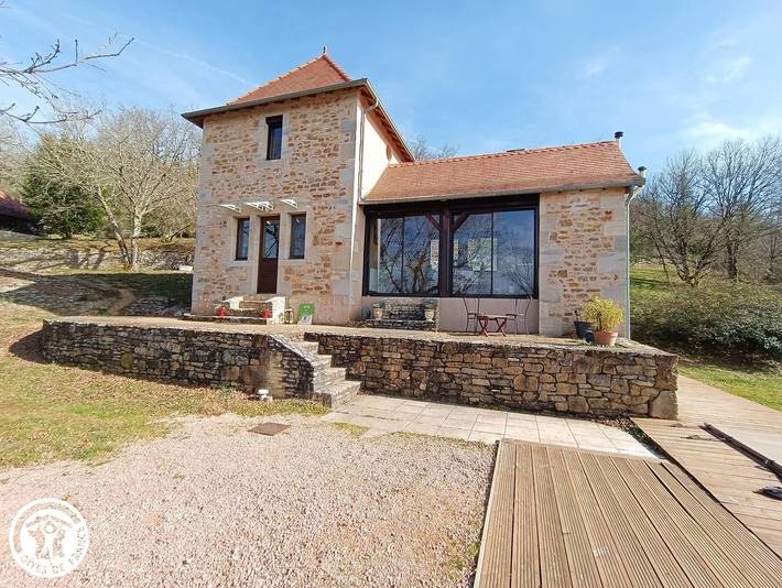 Maison de vacances pour 2 personnes, avec jardin ainsi que terrasse et piscine, animaux acceptés dans le Lot