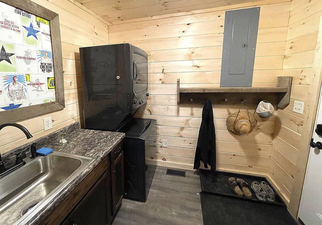 Newly-built See Rocks Vista Cabin in Slade, Daniel Boone National Forest