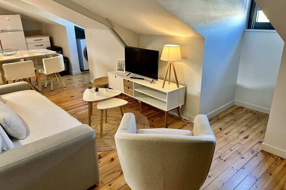Entire apartment, Apartment 6 people air-conditioned family type 2 bedrooms + sofa bed Puy de Dôme 301 in Châtel-Guyon, Volcans d'Auvergne Regional Nature Park