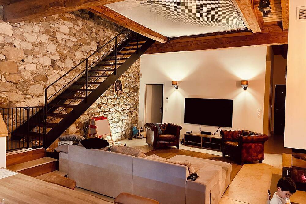 Renovated farmhouse located in the countryside, semi-detached, not overlooked. in Choisy, Región de Annecy