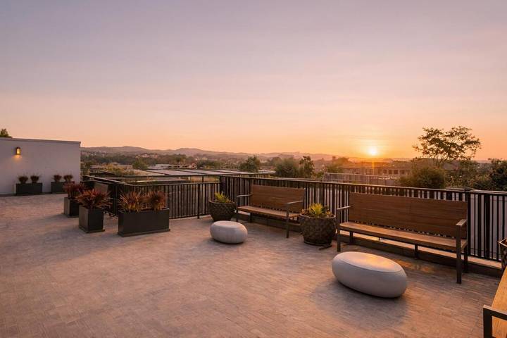 Apartahotel para 6 personas, con vistas y jardín, Se admiten mascotas en California