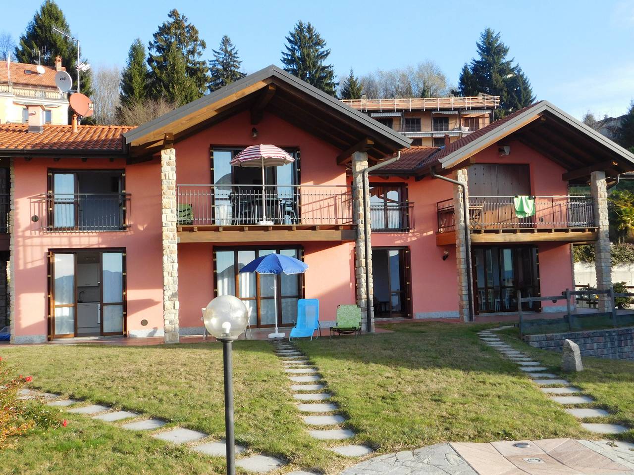 Apartamento entero, Apartamento de vacaciones para 6 personas con jardín in Agra, Lago Maggiore en Lombardía