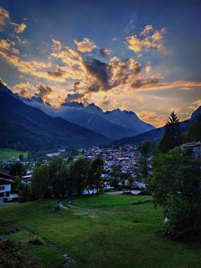 Gîte pour 6 personnes, avec jardin et vue, animaux acceptés à Forni di Sopra