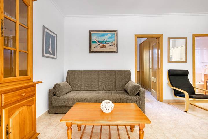 Apartamento entero, Apartamento vacacional "Bahía Azul" cerca de la playa con piscina compartida y Wi-Fi in El Palmar, Costa Blanca