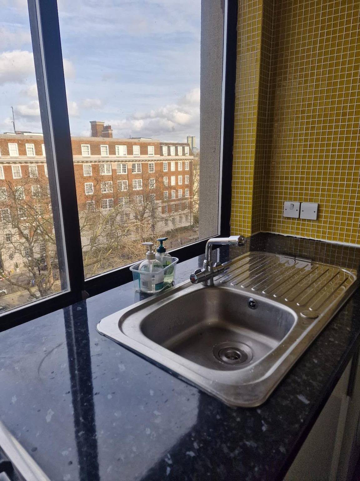 Entire holiday apartment, Charming Dartford Apartment with a View in Dartford, Kent