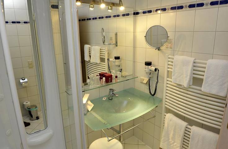 Standard Doppelzimmer - Dependance in Klagenfurt am Wörthersee, Klagenfurt-Villach