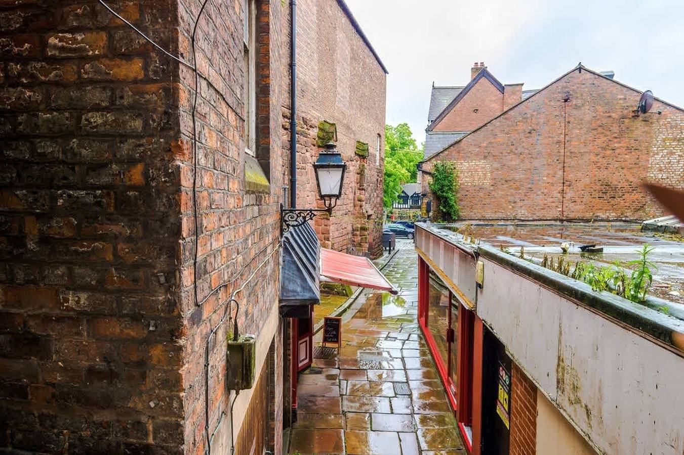 Entire apartment, New  Pristine Studio in the City-Centre  Sleeps 2 in Chester, Cheshire West and Chester