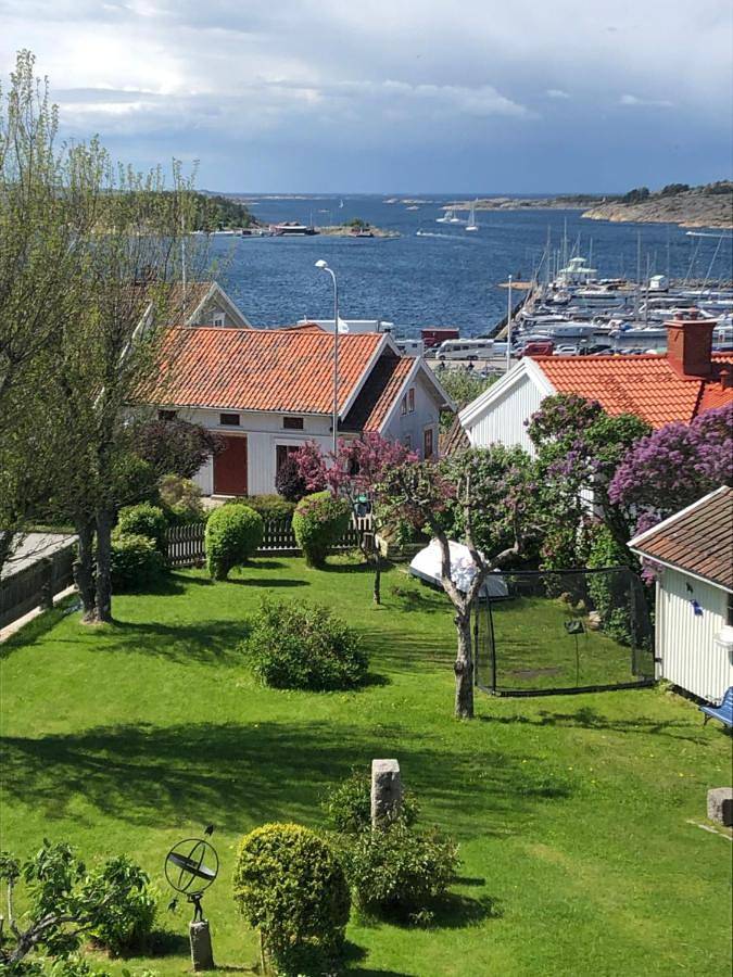 Ferienwohnung für 8 Personen, mit Balkon und Terrasse sowie Garten und Ausblick in Strömstad - 2