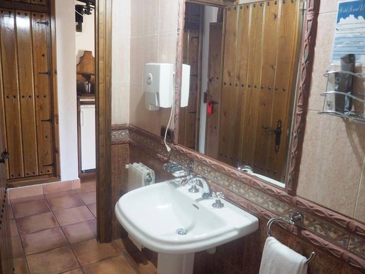 Hotel para 3 personas, con piscina y jardín además de terraza y vistas en Valencia de Alcántara - 3