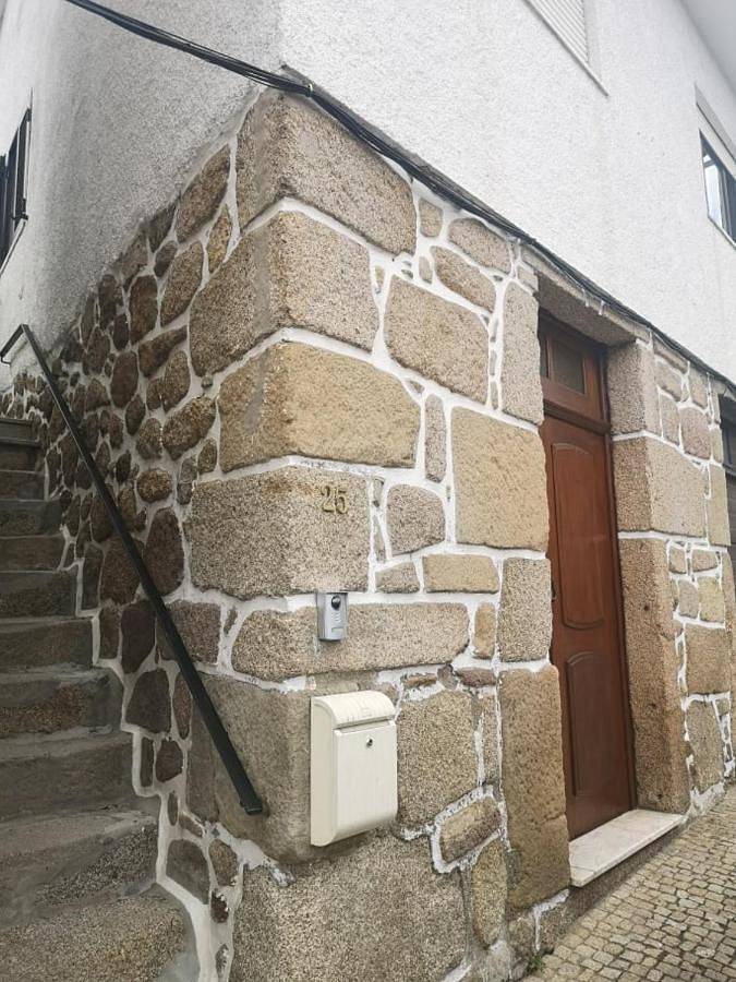 Gîte pour 2 personnes, avec Balcon ainsi que Terrasse et Vue à Oliveira de Frades