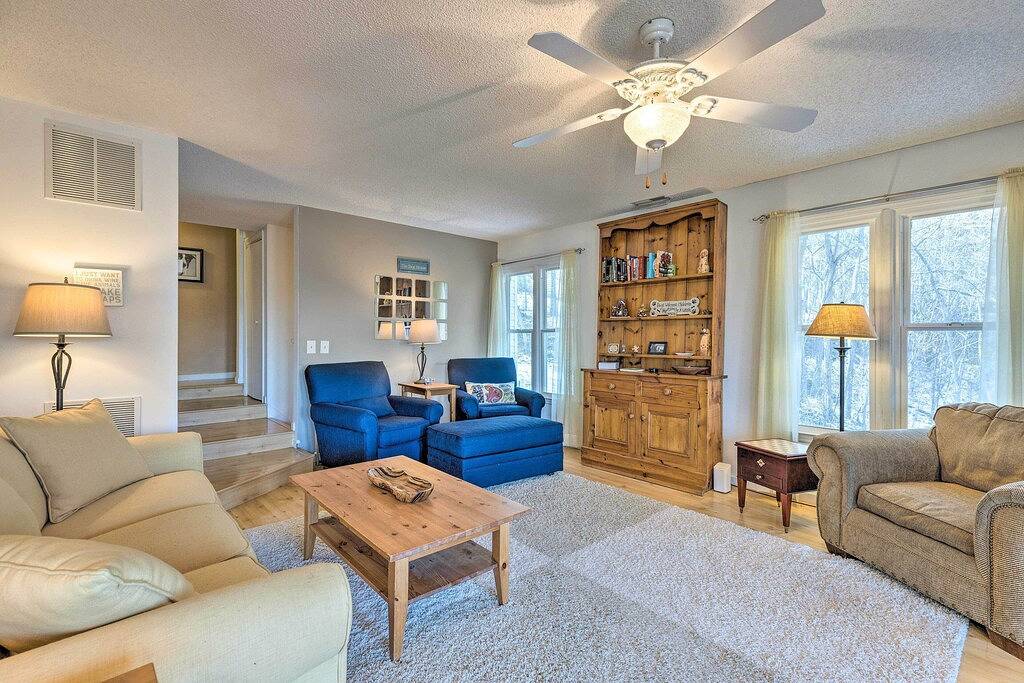 Massanutten Retreat w/ Double Deck & Mtn View! in Massanutten, Blue Ridge Mountains