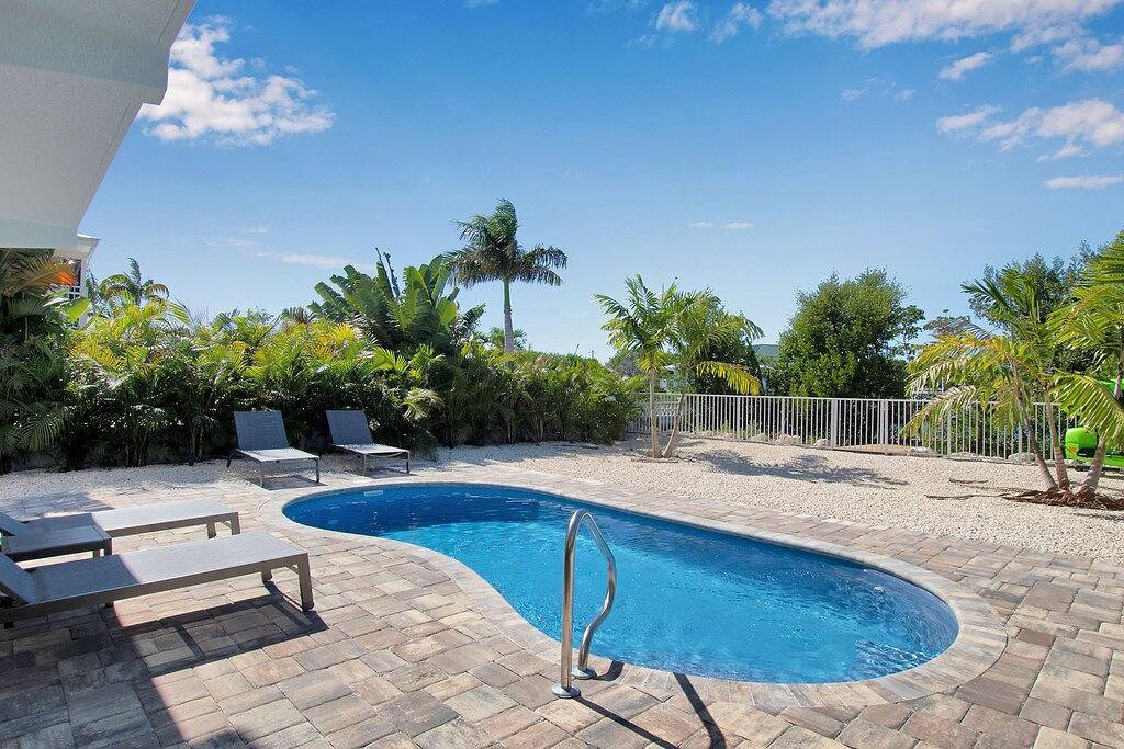Beautiful 4 Bedroom/3 Bath Home w/Private Pool,40 ft. Dock near Sombrero Beach! in Sombrero Beach, Marathon
