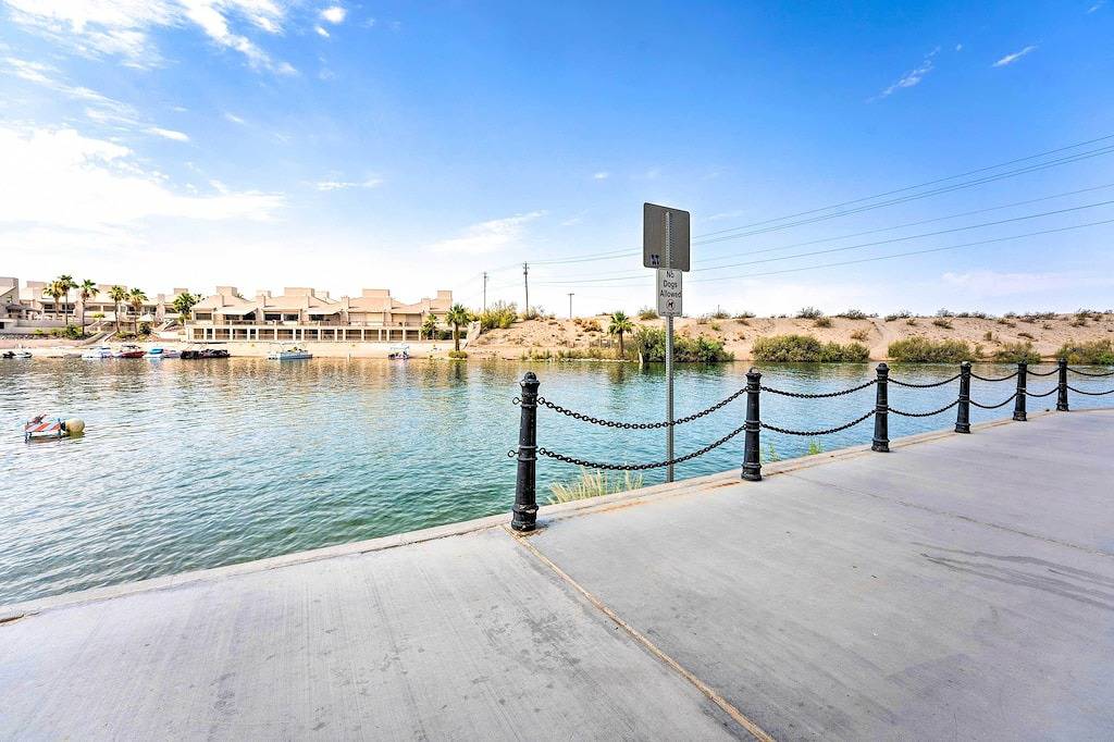 Ganze Wohnung, 1 Mi to London Bridge: Condo w/ Pool Access in Lake Havasu City, Mohave County