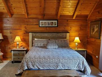 Log Cabin for 4 Guests in Gatlinburg, Sevier County, Picture 1