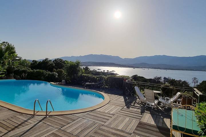 Villa pour 4 personnes, avec jardin et piscine, animaux acceptés à Porto-Vecchio