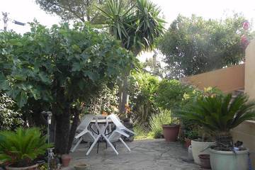Gîte pour 3 personnes, avec balcon et jardin, animaux acceptés dans Plage de l'Almanarre