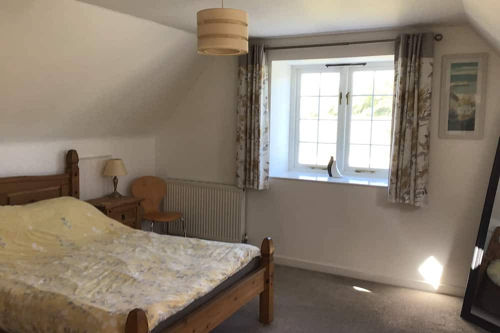 Beautifully converted stone cottage in the heart of the Isle of Wight 772 in Shalfleet, Isle of Wight
