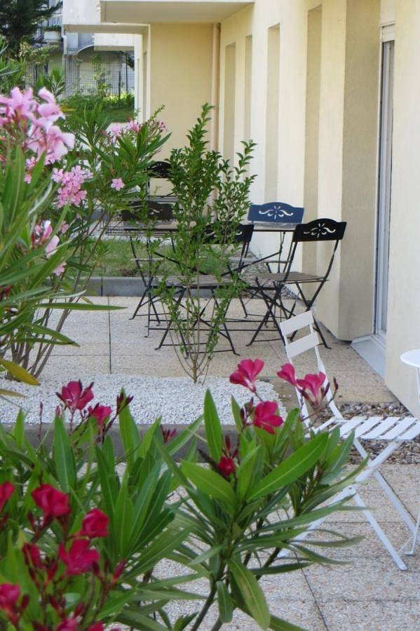 Appart Hotel Résidence Carouge in Brétigny-sur-Orge, Essonne