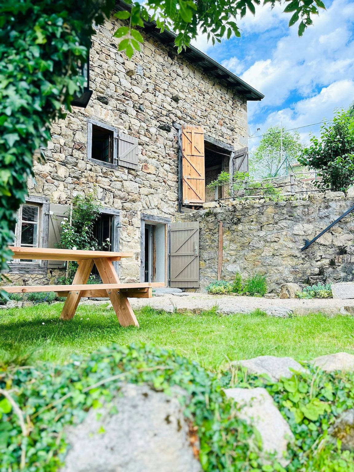 Casa de arquitecto en una aldea de Auvernia in Saint-Martin-des-Olmes, Parque Natural Regional Livradois-Forez