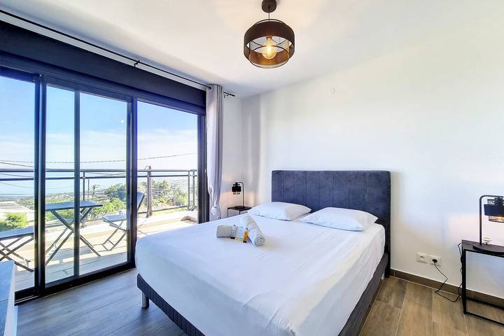 La Villa One - Piscine et vue mer - Clim in Saint-Paul, La Réunion