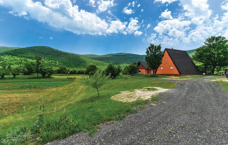 Gemütliche 149 m² große Wohnung mit WLAN, Klimaanlage, Parkplatz und Terrasse in Gračac, Zadar